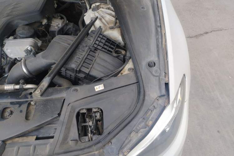 Used BMW 5 Series 2014 525Li Leading Model Engine Bay Left