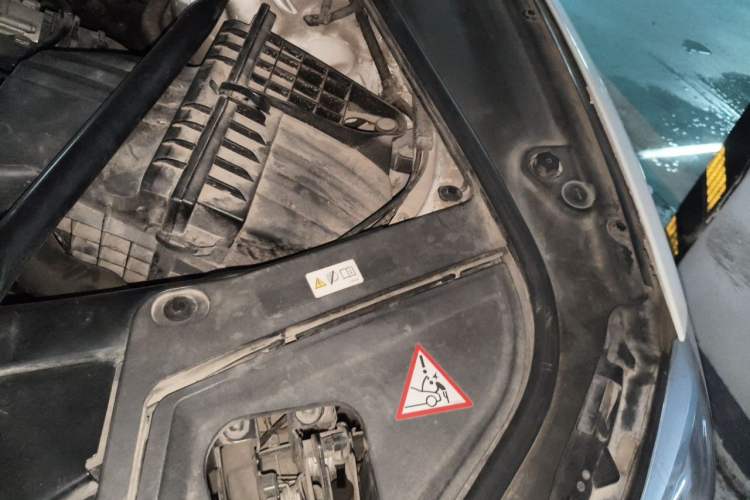 Used BMW 5 Series 2014 520Li Elegant Model Engine Bay Left