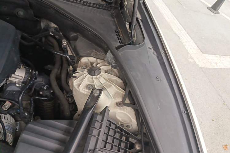 Used BMW 5 Series 2014 520Li Elegant Model Engine Bay Left