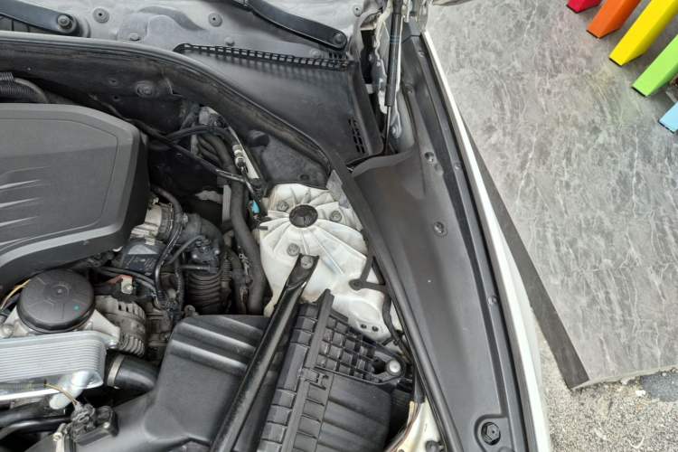 Used BMW 5 Series 2014 520i Touring Edition Engine Bay Left