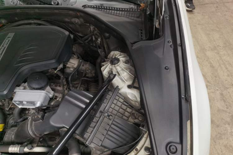 Used BMW 5 Series 2014 525Li Fashion Design Package Engine Bay Left