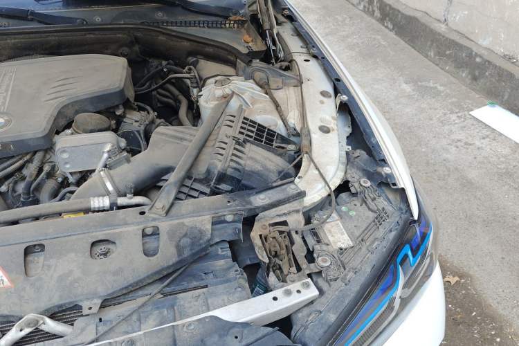 Used BMW 5 Series 2014 520Li Elegant Model Engine Bay Left