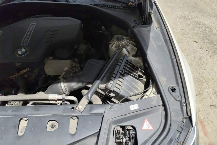 Used BMW 5 Series 2014 525Li Leading Model Engine Bay Left