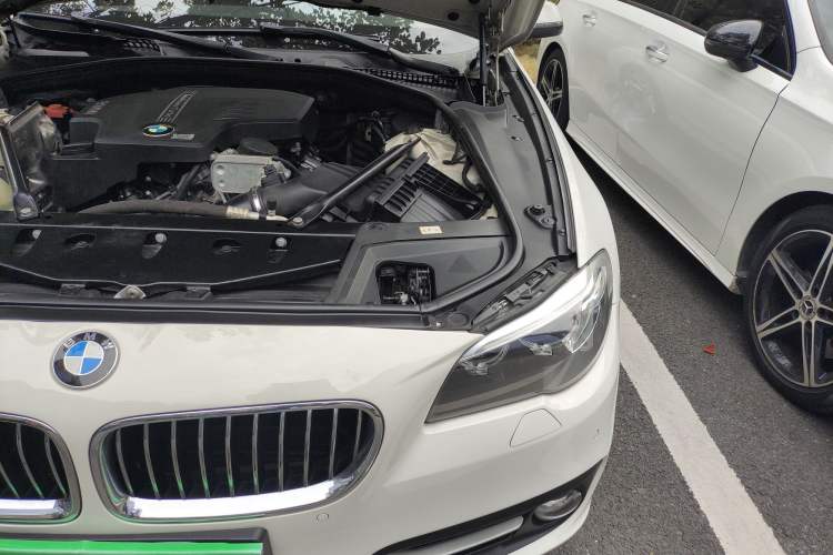 Used BMW 5 Series 2014 520i Touring Edition Engine Bay Left