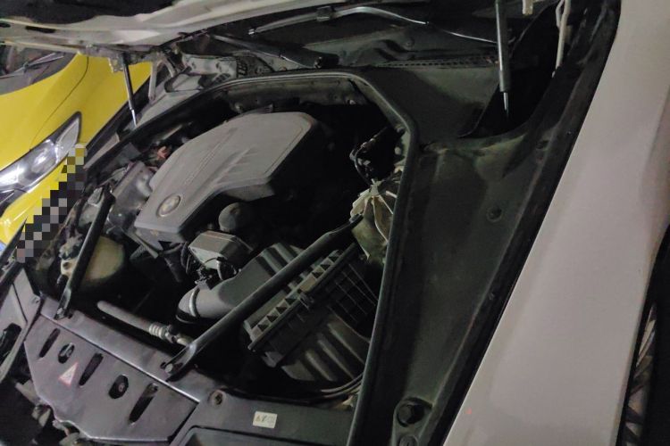 Used BMW 5 Series 2014 525Li Leading Model Engine Bay Left