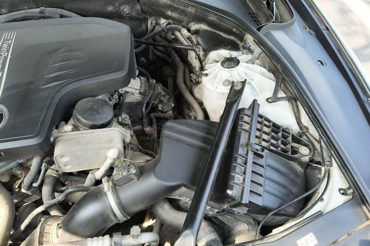 Used BMW 5 Series 2014 520Li Elegant Model Engine Bay Left