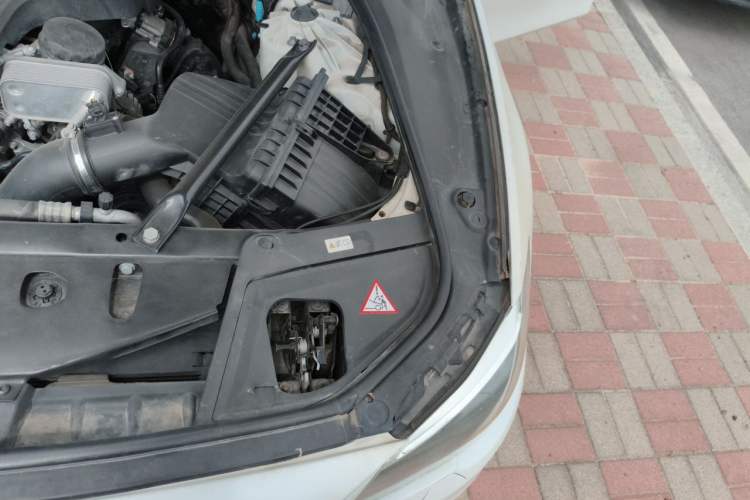 Used BMW 5 Series 2014 520i Elegant Edition Engine Bay Left