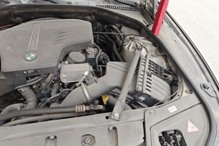 Used BMW 5 Series 2014 525Li Luxury Design Package Engine Bay Left