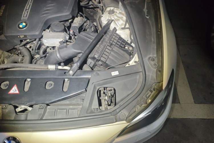 Used BMW 5 Series 2014 525Li Leading Model Engine Bay Left