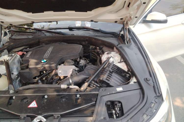 Used BMW 5 Series 2014 520Li Elegant Model Engine Bay Left