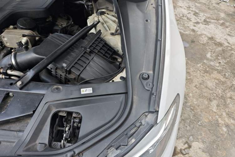 Used BMW 5 Series 2014 525Li Luxury Design Package Engine Bay Left