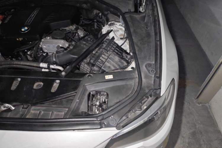 Used BMW 5 Series 2014 528Li Leading Model Engine Bay Left