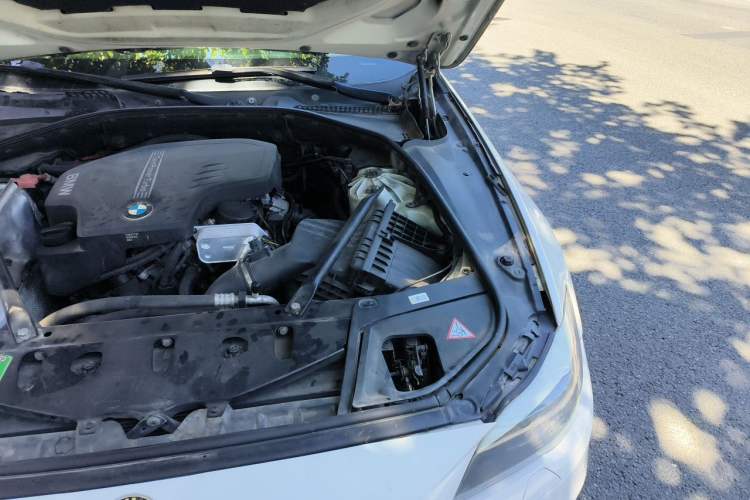 Used BMW 5 Series 2014 525Li Fashion Design Package Engine Bay Left