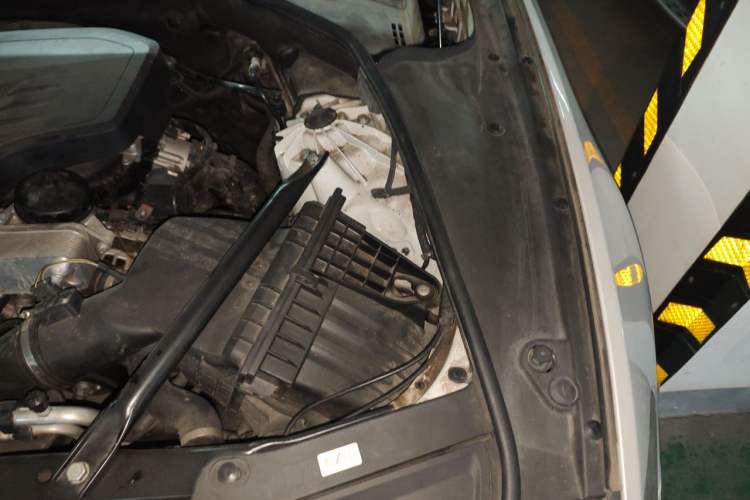 Used BMW 5 Series 2014 520Li Elegant Model Engine Bay Left