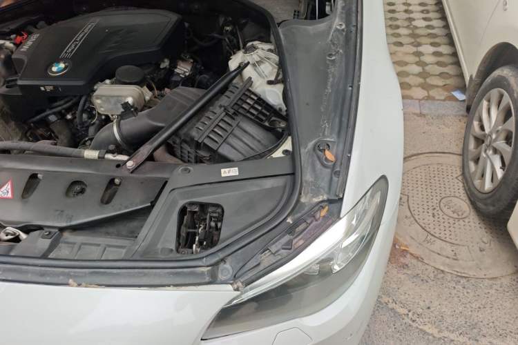 Used BMW 5 Series 2014 525Li Leading Model Engine Bay Left