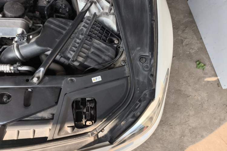Used BMW 5 Series 2014 520Li Elegant Model Engine Bay Left