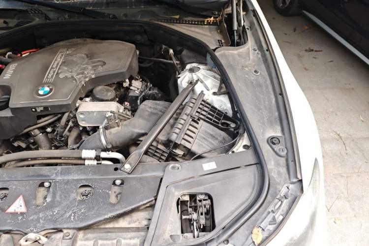Used BMW 5 Series 2014 525Li Luxury Design Package Engine Bay Left