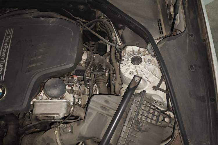 Used BMW 5 Series 2014 525Li Luxury Design Package Engine Bay Left