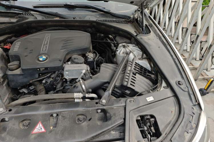 Used BMW 5 Series 2014 525Li Luxury Design Package Engine Bay Left