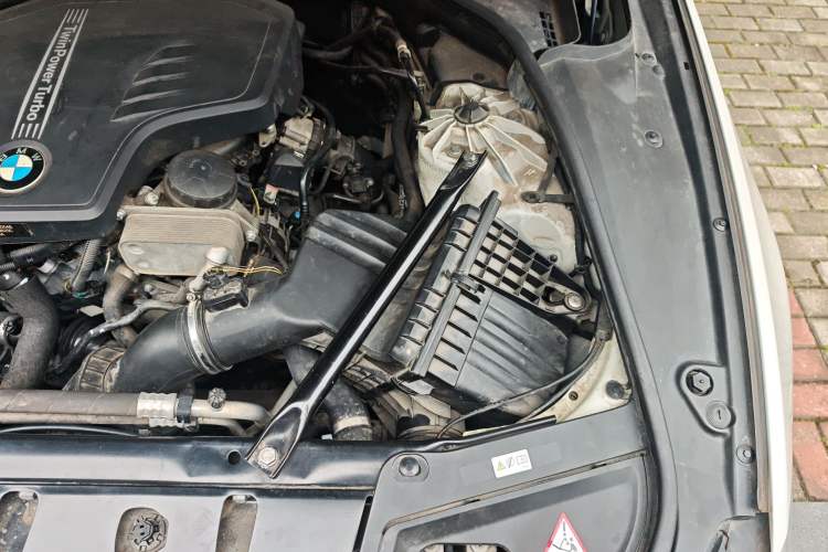 Used BMW 5 Series 2014 525Li Luxury Design Package Engine Bay Left