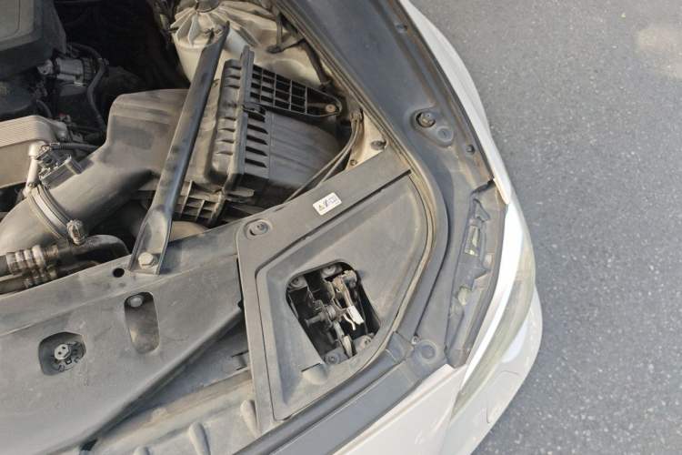Used BMW 5 Series 2014 525Li Leading Model Engine Bay Left