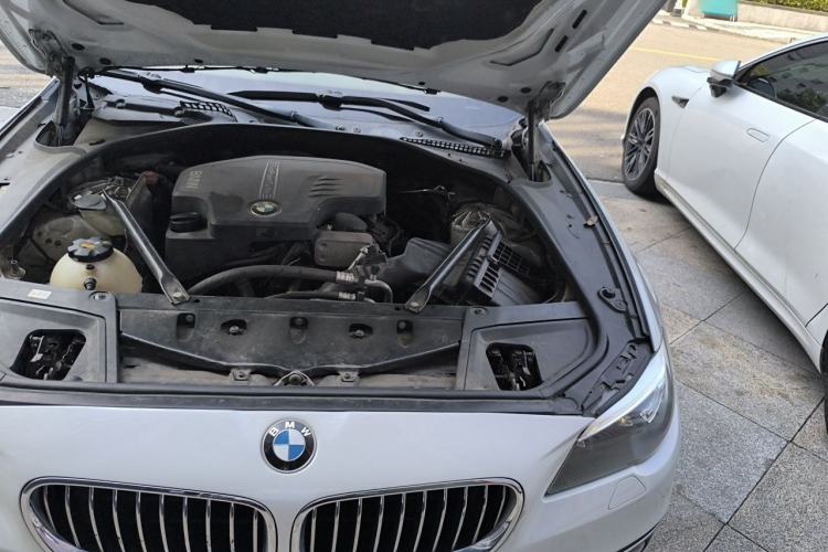 Used BMW 5 Series 2014 525Li Luxury Design Package Engine Bay Left