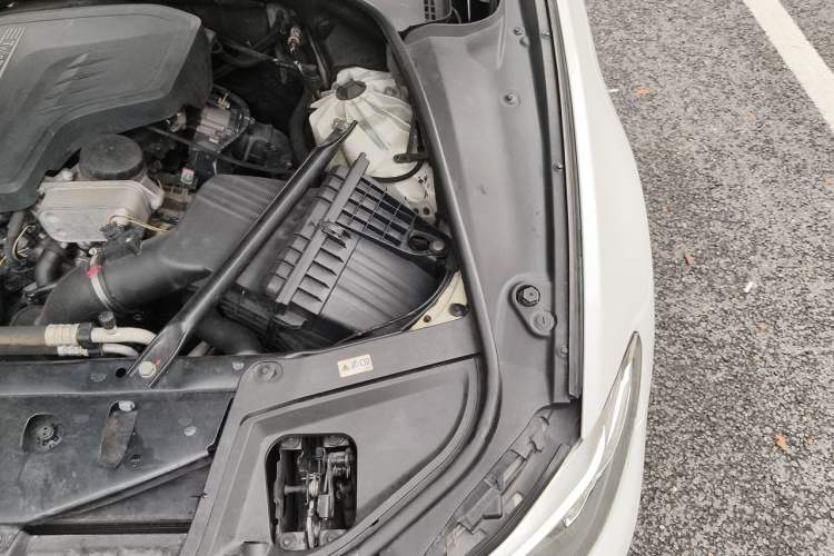 Used BMW 5 Series 2014 528Li Leading Model Engine Bay Left