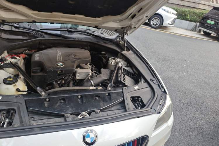 Used BMW 5 Series 2014 525Li Luxury Design Package Engine Bay Left