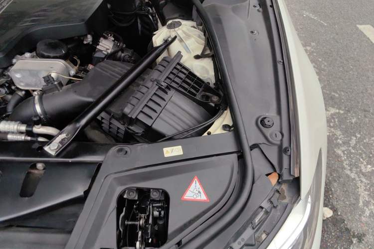 Used BMW 5 Series 2014 525Li Luxury Design Package Engine Bay Left
