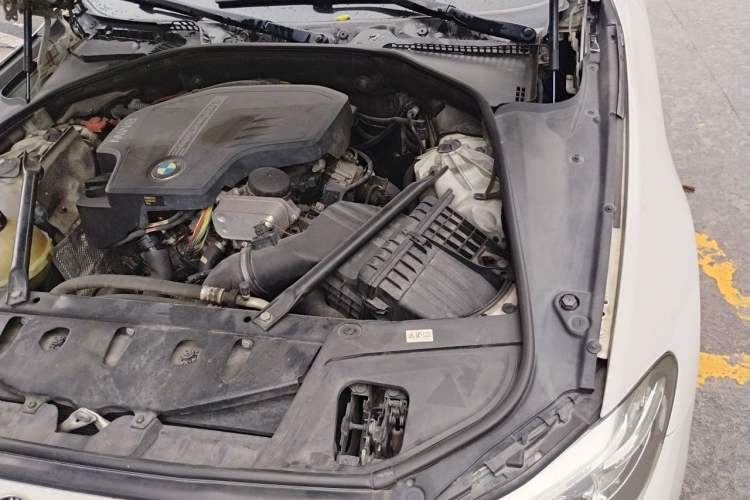 Used BMW 5 Series 2014 525Li Luxury Design Package Engine Bay Left