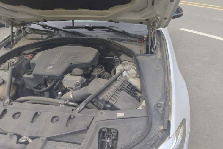 Used BMW 5 Series 2014 525Li Luxury Design Package Engine Bay Left