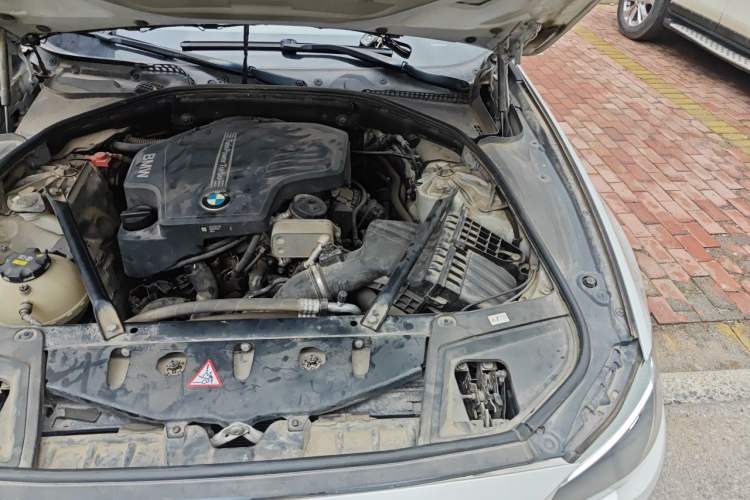 Used BMW 5 Series 2014 525Li Luxury Design Package Engine Bay Left