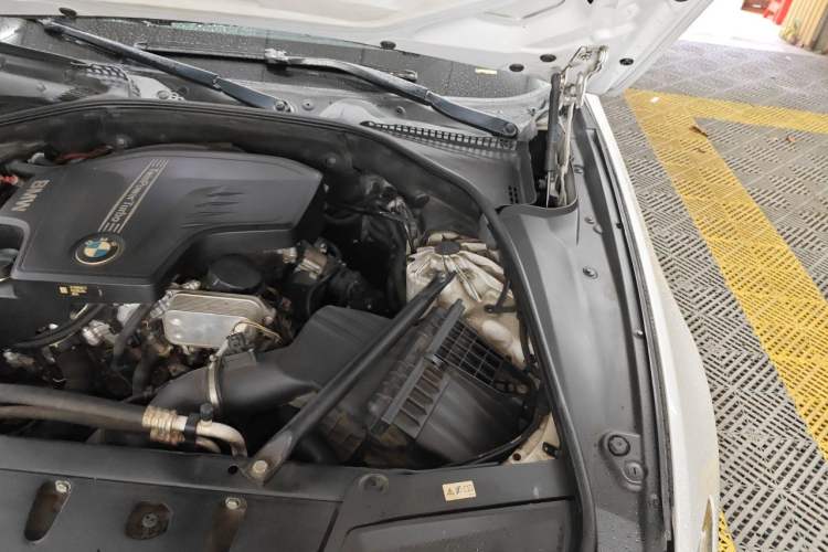 Used BMW 5 Series 2014 525Li Luxury Design Package Engine Bay Left