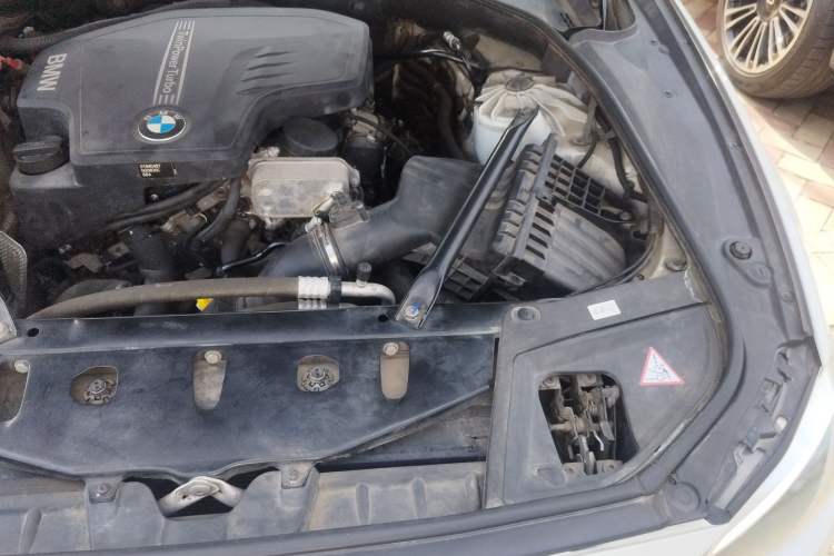 Used BMW 5 Series 2014 528Li Leading Model Engine Bay Left