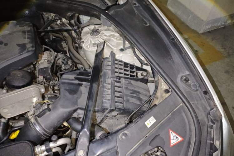 Used BMW 5 Series 2014 525Li Luxury Design Package Engine Bay Left
