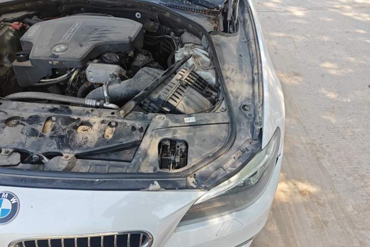 Used BMW 5 Series 2014 525Li Luxury Design Package Engine Bay Left