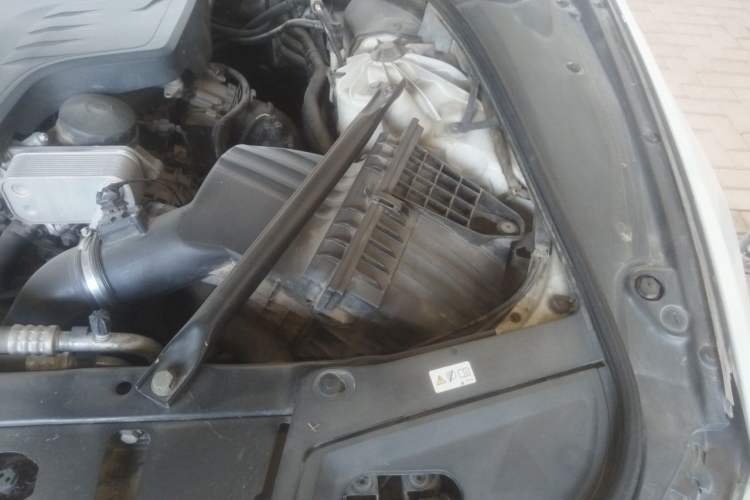 Used BMW 5 Series 2014 525Li Luxury Design Package Engine Bay Left