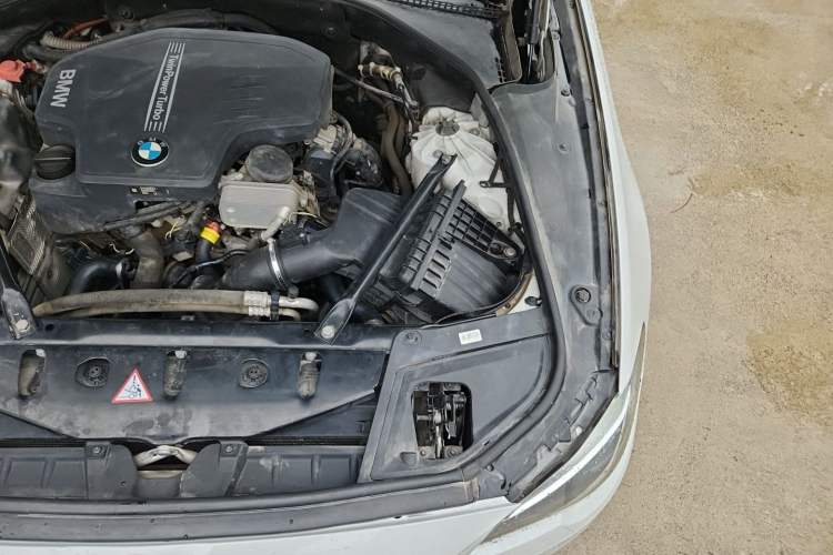 Used BMW 5 Series 2014 525Li Leading Model Engine Bay Left