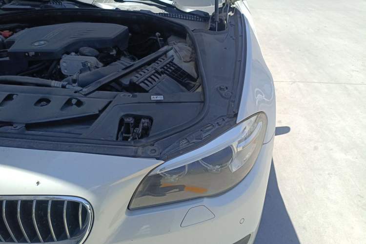 Used BMW 5 Series 2014 520Li Elegant Model Engine Bay Left