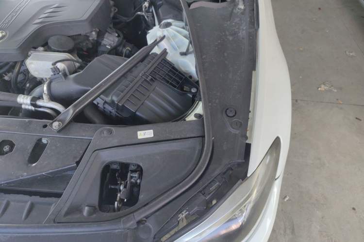 Used BMW 5 Series 2014 525Li Luxury Design Package Engine Bay Left