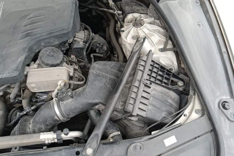 Used BMW 5 Series 2014 525Li Leading Model Engine Bay Left