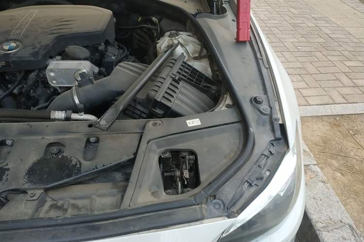 Used BMW 5 Series 2014 525Li Leading Model Engine Bay Left