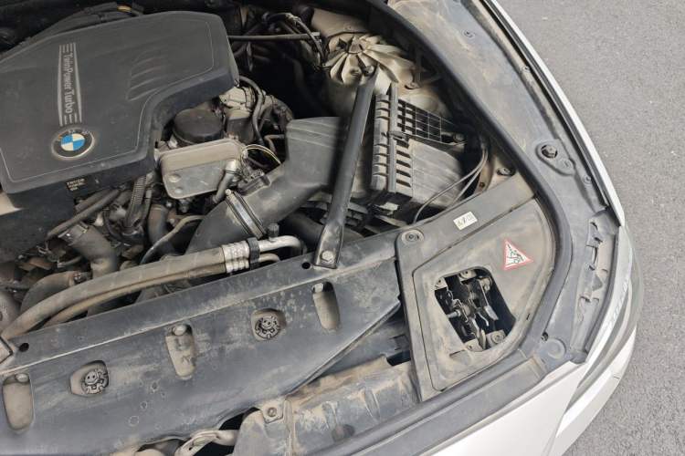 Used BMW 5 Series 2014 525Li Luxury Design Package Engine Bay Left