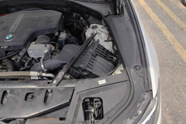 Used BMW 5 Series 2014 525Li Luxury Design Package Engine Bay Left