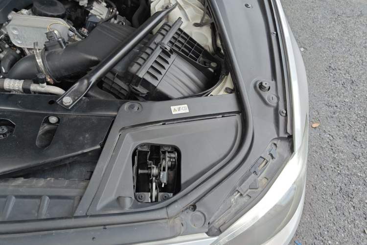 Used BMW 5 Series 2014 525Li Luxury Design Package Engine Bay Left