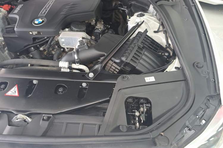 Used BMW 5 Series 2014 525Li Leading Model Engine Bay Left