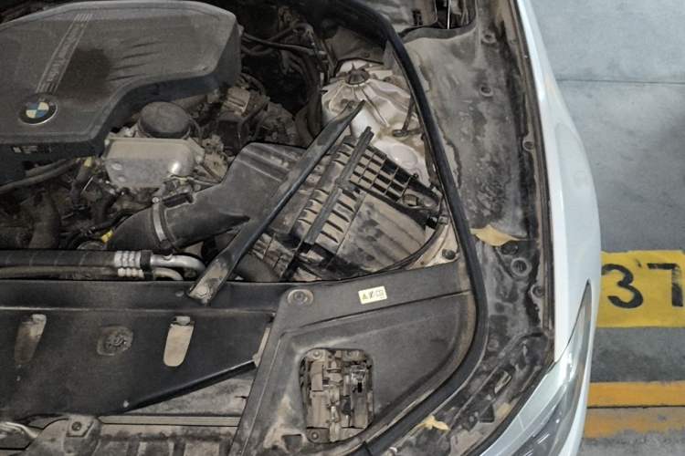 Used BMW 5 Series 2014 525Li Luxury Design Package Engine Bay Left