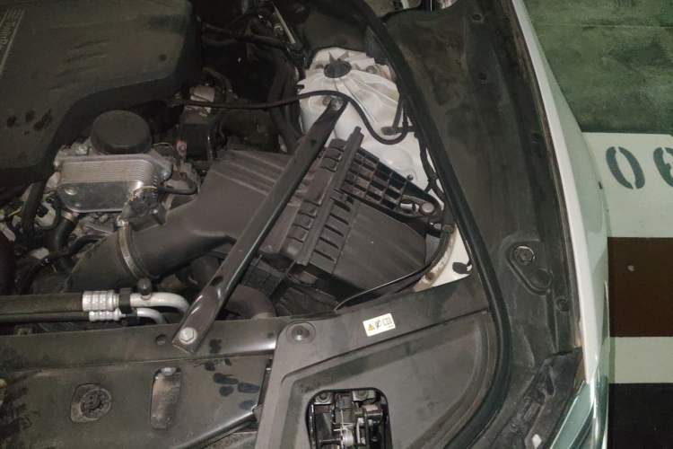 Used BMW 5 Series 2014 528Li Leading Model Engine Bay Left