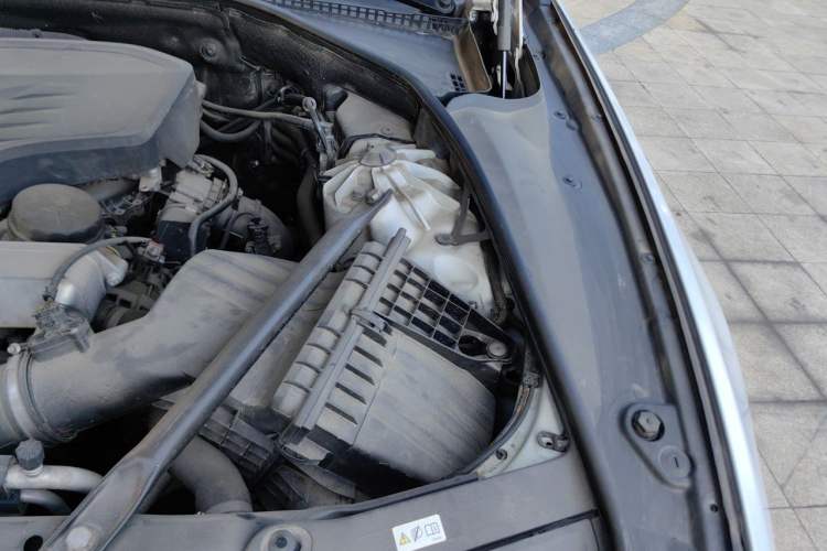 Used BMW 5 Series 2014 525Li Leading Model Engine Bay Left