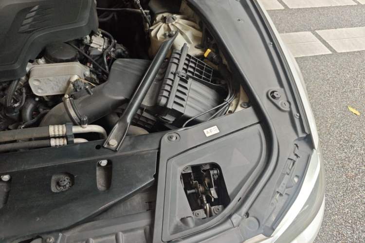 Used BMW 5 Series 2014 528Li Leading Model Engine Bay Left